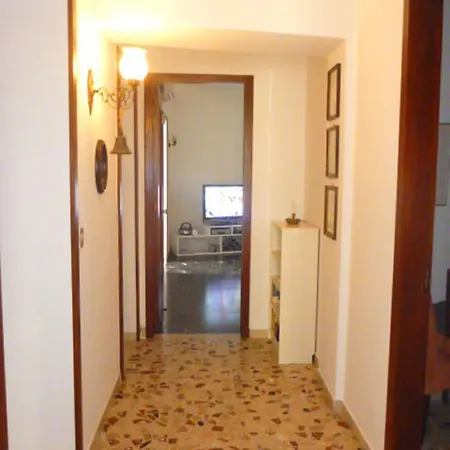 Casa Bianca Grande Apartment